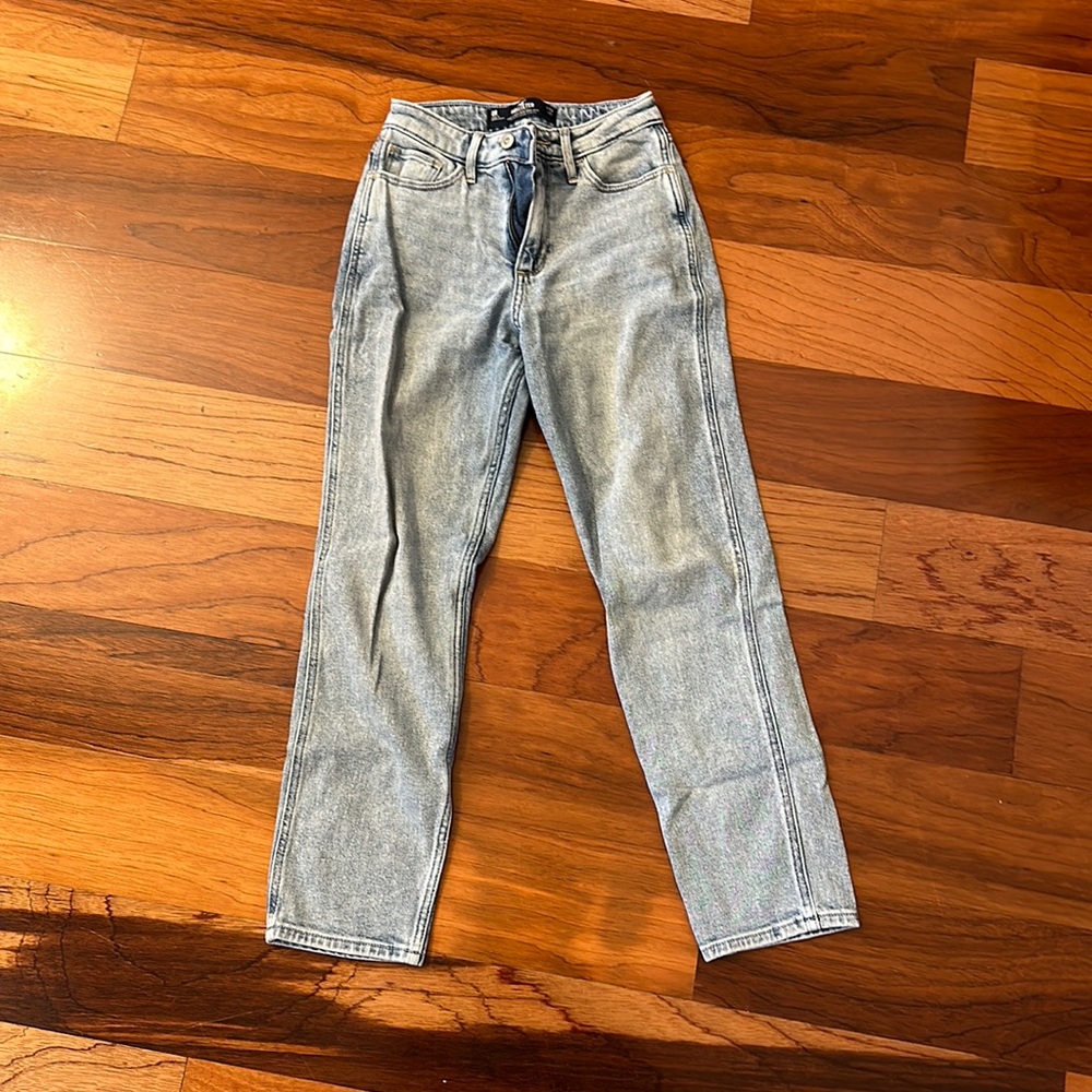 Hollister Curvy High Rise Mom Jean